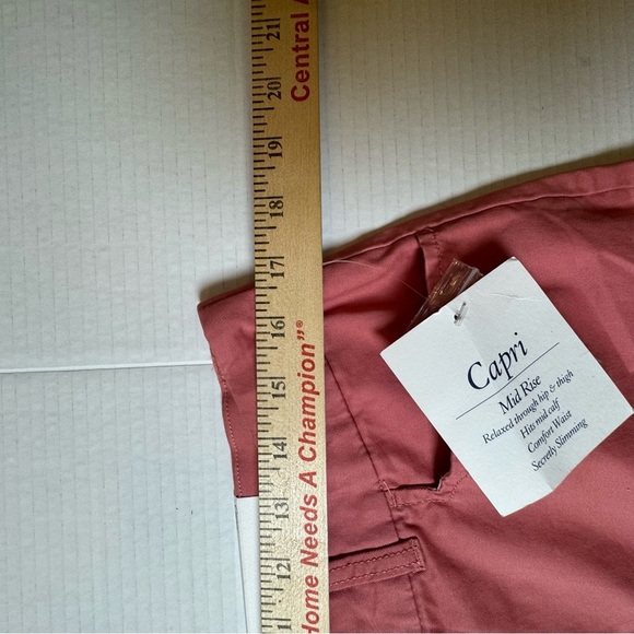 Croft&Barrow Mid-Rise Coral Capri Pants - Picture 4 of 7